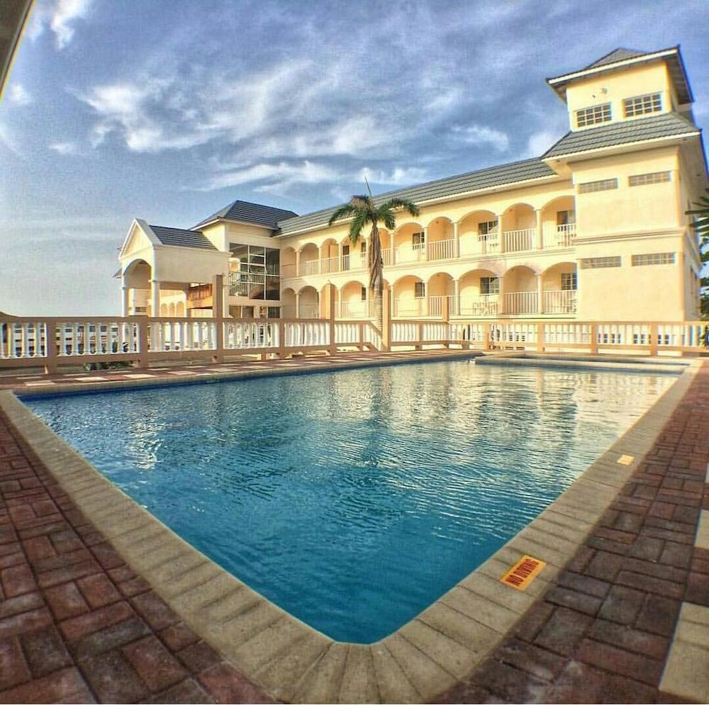 Glistening Waters Hotel Фальмаут Экстерьер фото